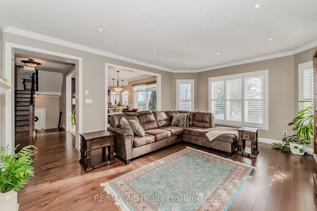 Additional image 18 of 252 Edgewater Cres