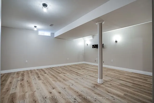 Additional image 22 of 24 Marina Point Cres