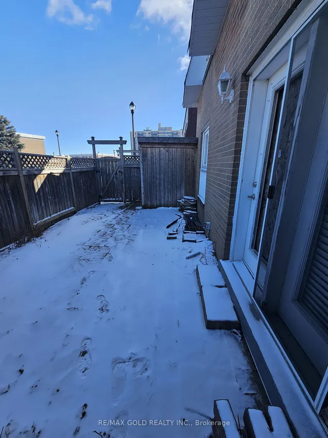 Additional image 17 of 29 Town House Cres Unit 29