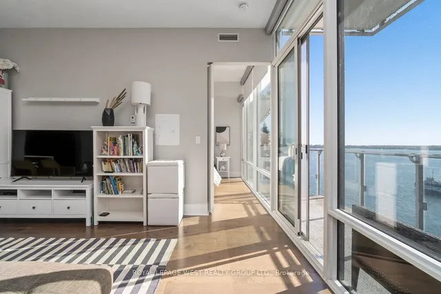 Additional image 25 of 29 Queens Quay Unit 904