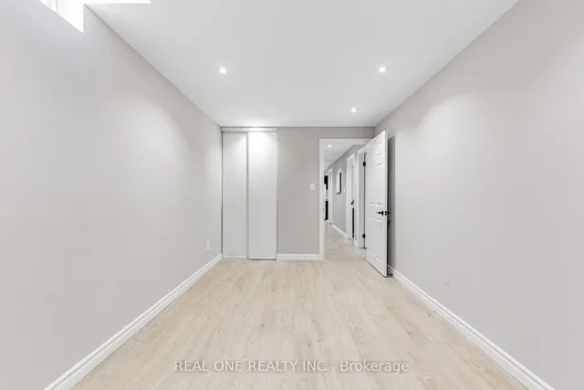 Additional image 34 of 32 Belinda Sq