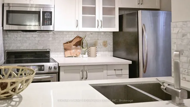 Additional image 23 of 38 Western Battery Rd Unit 612