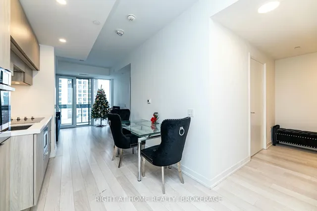 Additional image 6 of 39 Roehampton Ave Unit 1301