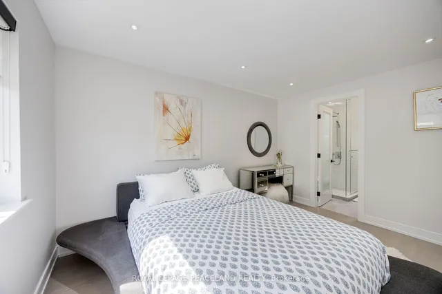 Additional image 14 of 38 Farmcrest Dr