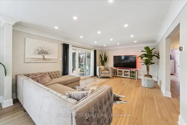 Additional image 5 of 6 Clementview Crt