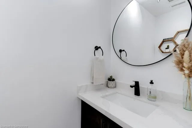 Additional image 5 of 219 Dundas St Unit 44