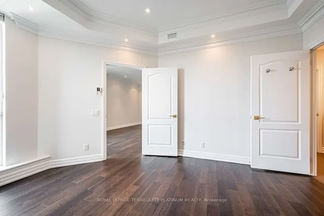 Additional image 13 of 38 Avenue Rd Unit 902