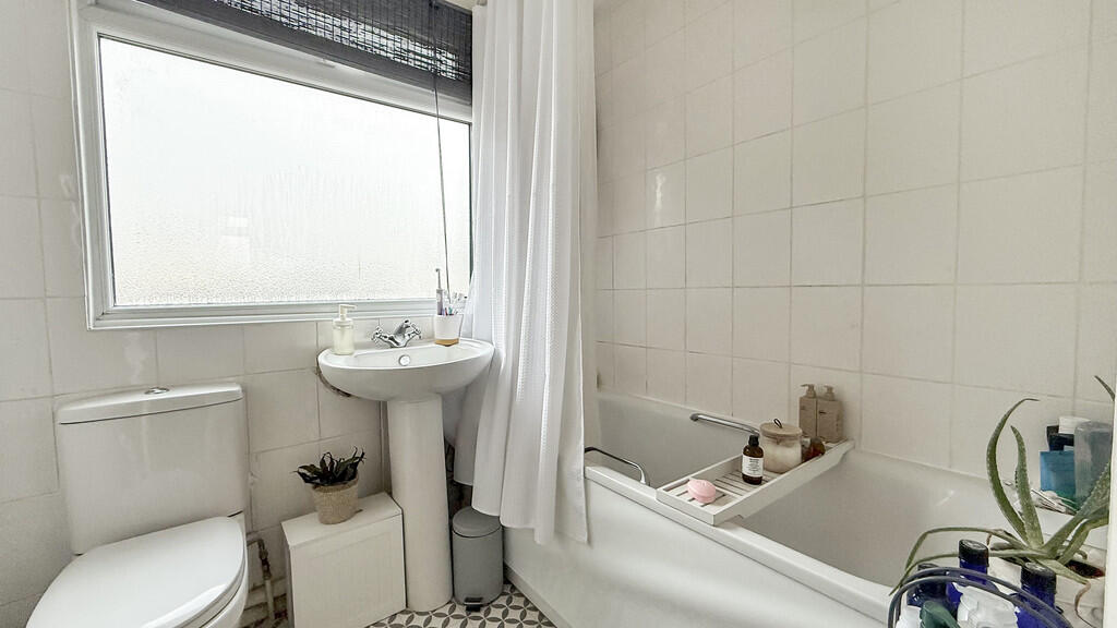 Additional image 14 of Langholm Avenue, Warminster