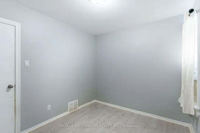 Additional image 23 of 289 Roxborough Ave