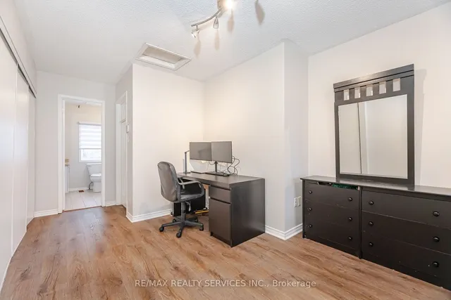 Additional image 19 of 47 Spadina Rd Unit 32