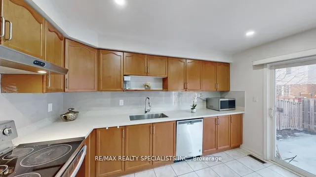 Additional image 11 of 13 Degrassi Cove Circ