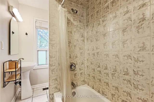 Additional image 18 of 193 Coxwell Ave