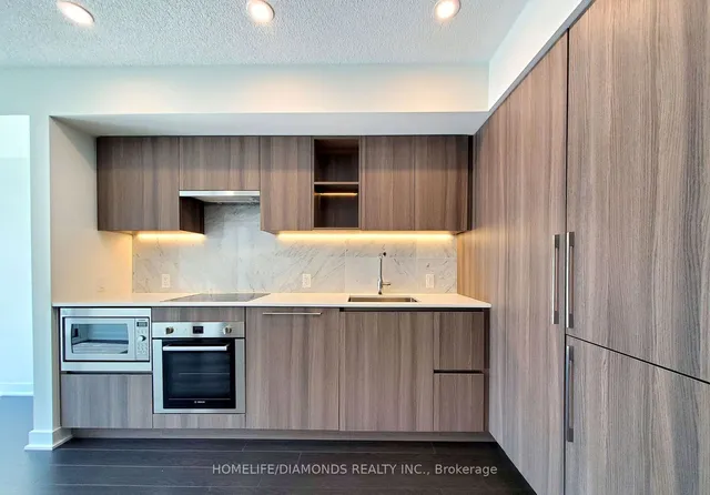 Additional image 11 of 19 BATHURST St Unit 816