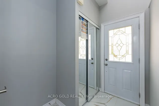 Additional image 36 of 19 Hoskins Sq