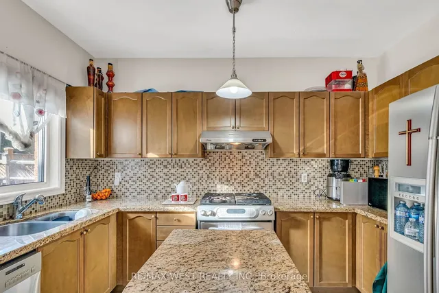 Additional image 34 of 8 Lampman Dr