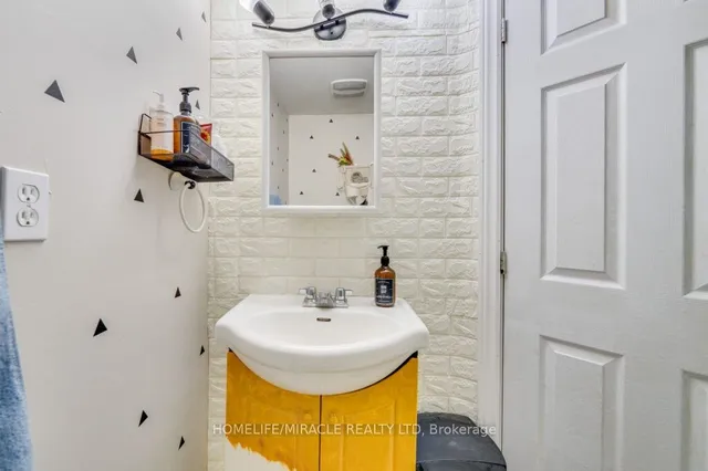 Additional image 24 of 42 Sufi Cres