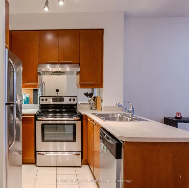Additional image 6 of 1121 Bay St Unit 1407