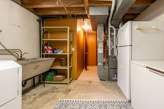 Additional image 34 of 44 CAPILANO Dr