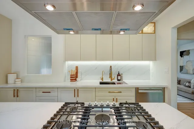 Additional image 11 of 116 Scarboro Cres