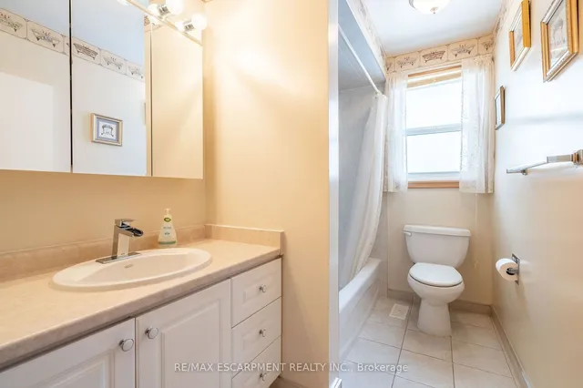 Additional image 22 of 44 CAPILANO Dr