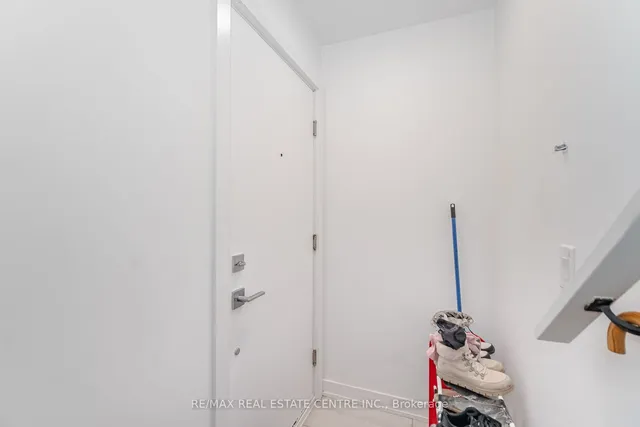 Additional image 10 of 155 Veterans Dr Unit 7