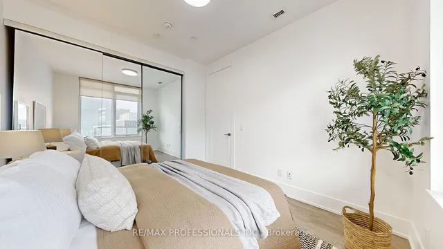 Additional image 20 of 15 Merchants Wharf Unit 1208