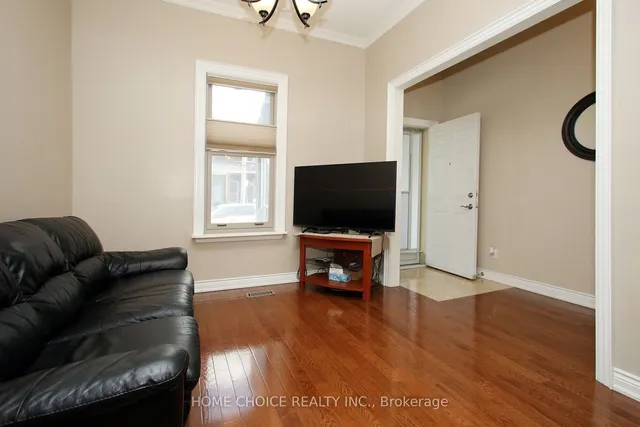 Additional image 9 of 106 Carlaw Ave