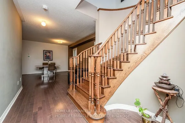 Additional image 5 of 30 Lloyd Cres