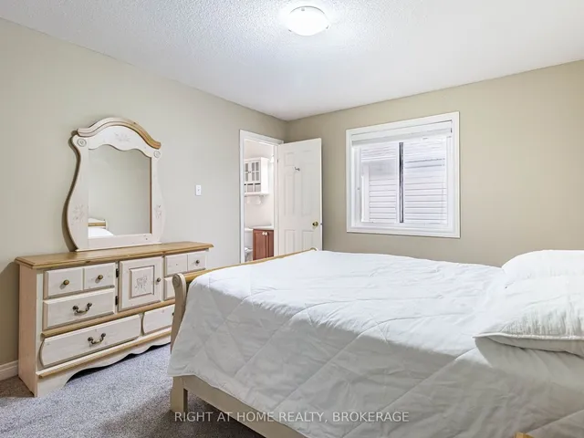 Additional image 32 of 1084 Holdsworth Cres