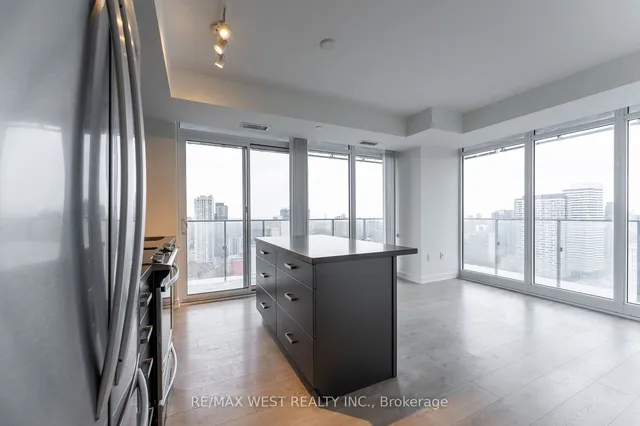 Additional image 3 of 50 Wellesley St Unit 3708