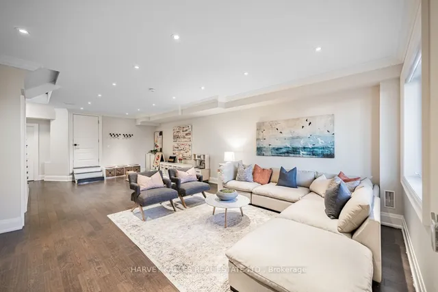 Additional image 32 of 34 Portland St