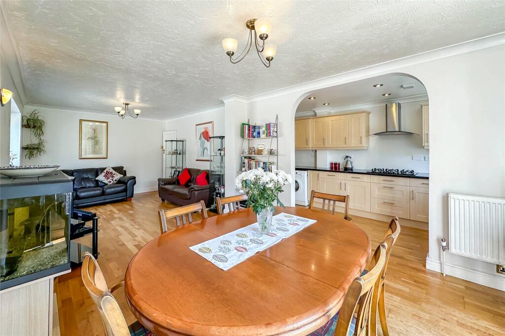 Additional image 18 of Oakwood Drive, St. Albans, Hertfordshire, AL4