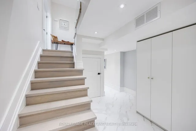 Additional image 22 of 38 Farmcrest Dr