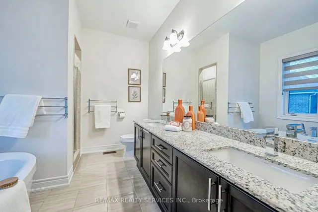 Additional image 24 of 5 Sinatra St