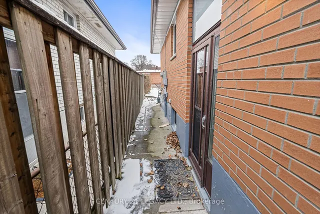 Additional image 23 of 17 Vange Cres