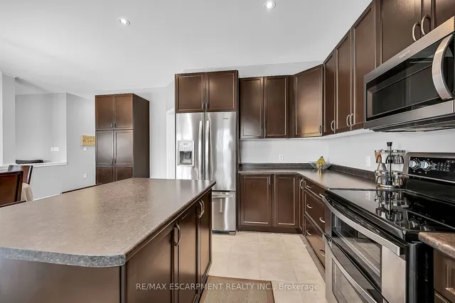 Additional image 11 of 31 Showcase Dr