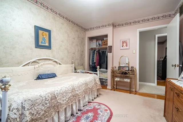 Additional image 30 of 25 Blanche Crt