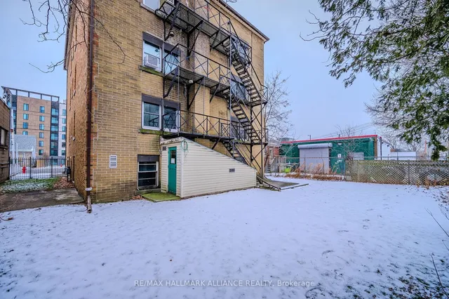 Additional image 22 of 802 KING St Unit 3