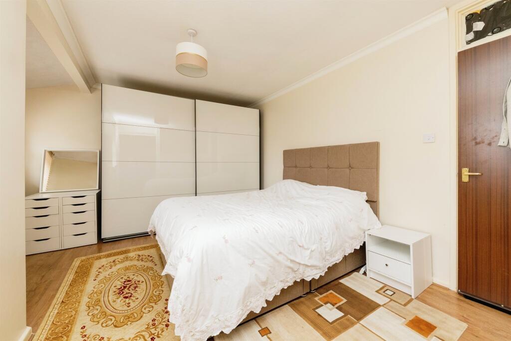 Additional image 3 of Broadwater Crescent, Welwyn Garden City