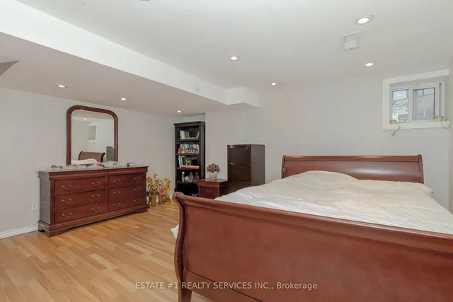 Additional image 36 of 61 Oblate Cres