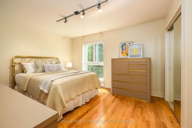 Additional image 29 of 43 Snowshoe Millway