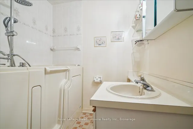 Additional image 29 of 21 Shaver Ave