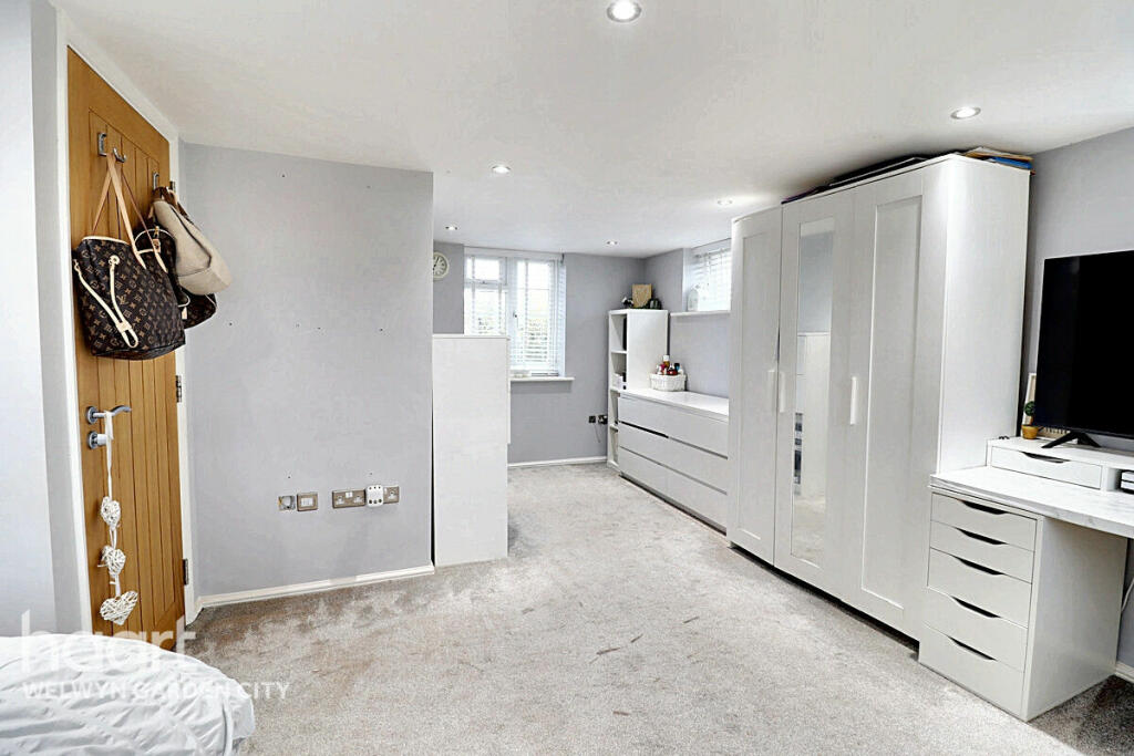 Additional image 17 of Hollybush Lane, Welwyn Garden City