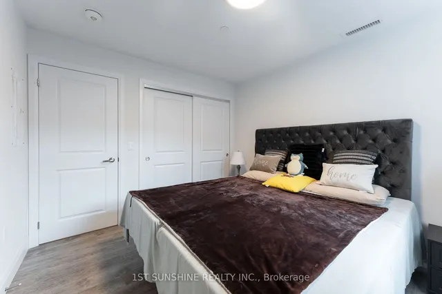 Additional image 23 of 1 Redfern Ave Unit 322