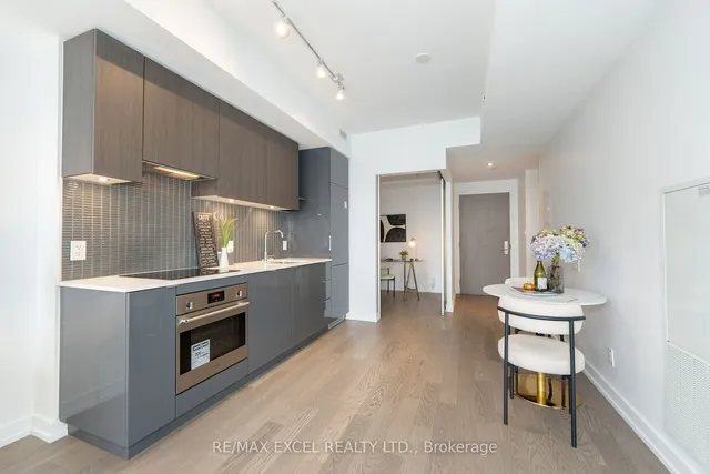Additional image 10 of 161 Roehampton Ave Unit 1913