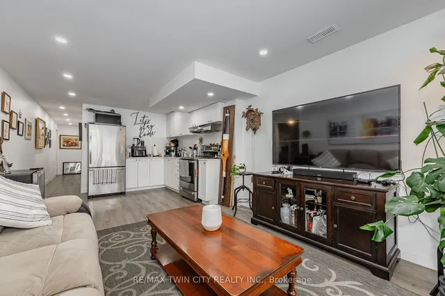 Additional image 28 of 16 Overlea Cres