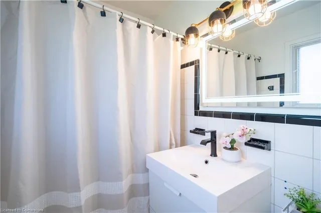 Additional image 16 of 36 Boniface Ave