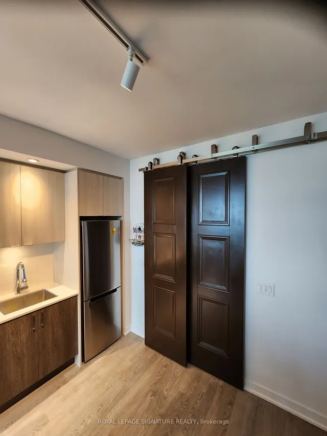 Additional image 7 of 1926 Lake Shore Blvd Unit 4015