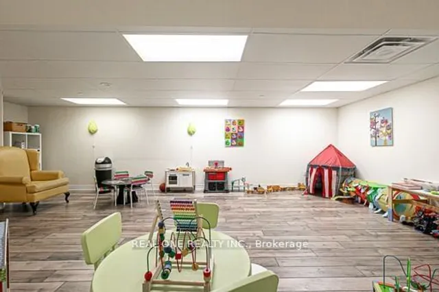 Additional image 15 of 61 HEINTZMAN St Unit 312