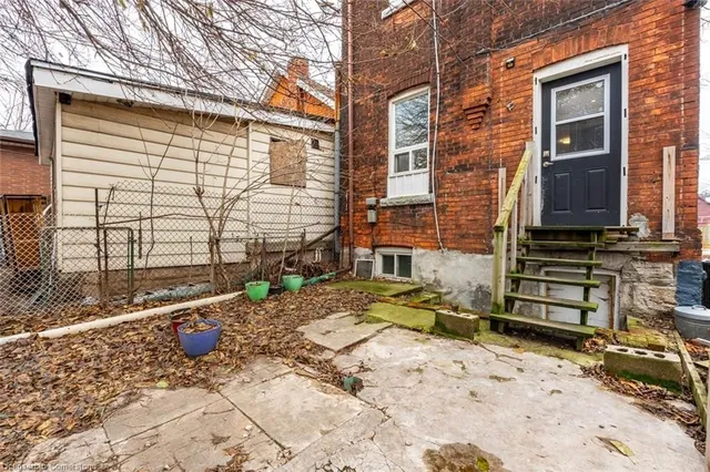 Additional image 33 of 57 Century St